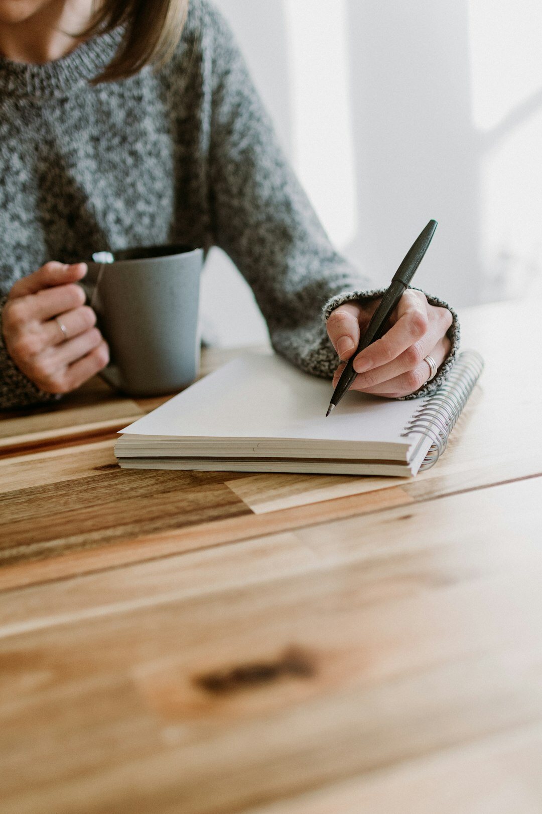 editor writing notes